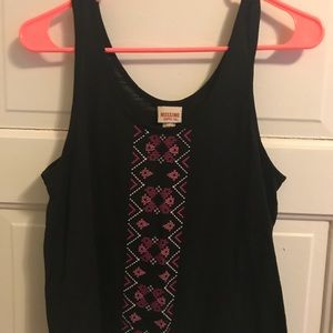 Summery blank tank with colored design